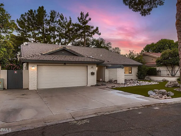1305 E Steamboat Bend Dr — Photo 2