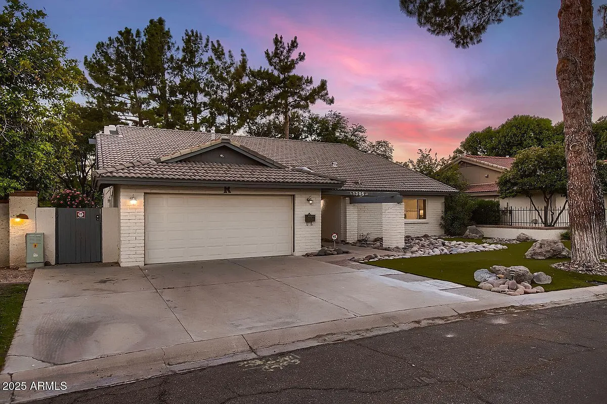 Building Photo - 1305 E Steamboat Bend Dr