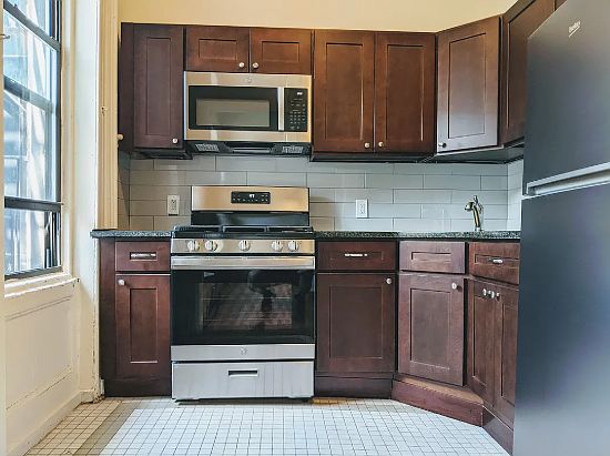 5th image of 343 Pleasant Ave APT 2