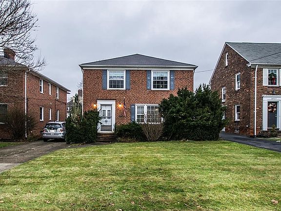 2nd image of 18915 Chagrin Blvd