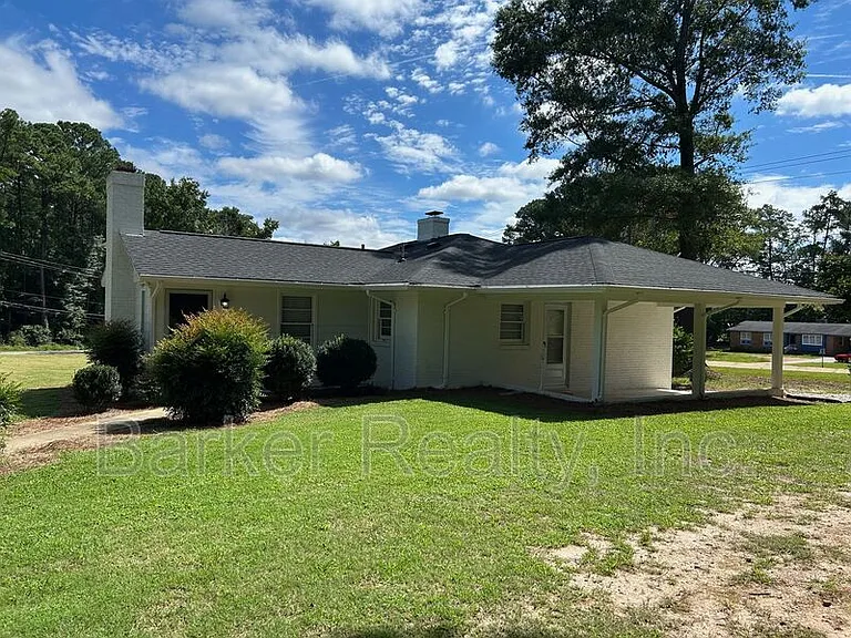 5726 Fayetteville Rd — Photo 8
