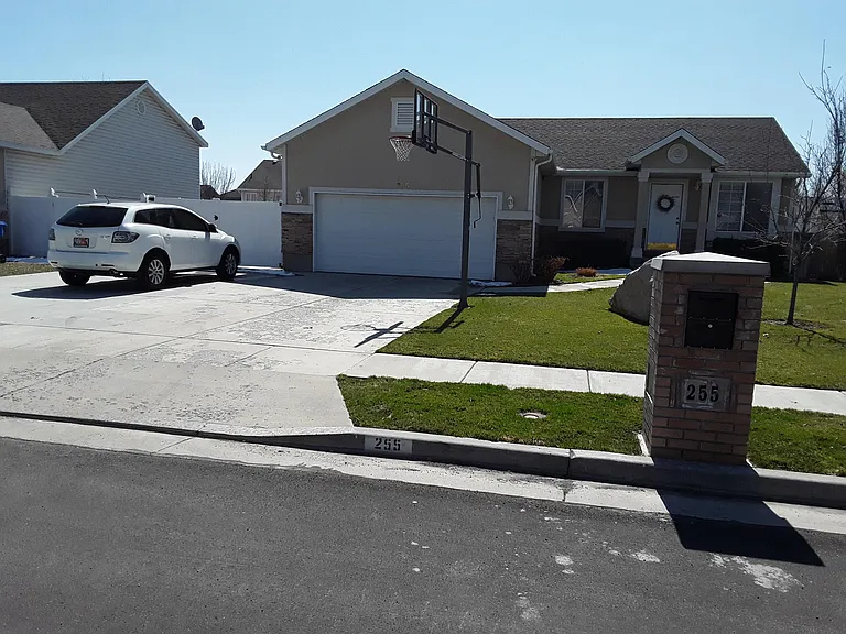 255 W Amanda Lynn Ln — Photo 3