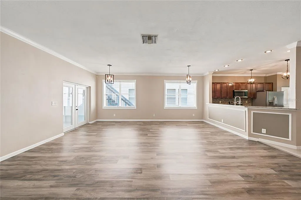 3 bed, 2.0 bath, 1877 sqft, $3,500 — Photo 4