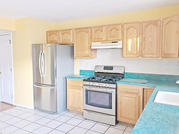 2nd image of 88 Winfield St