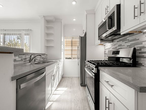 5th image of 4837 W 18th St APT 6