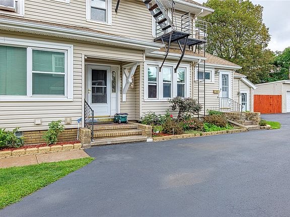 4th image of 2568 Dewey Ave
