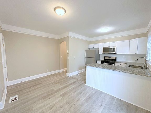 4th image of 209 S Westland Ave Unit B