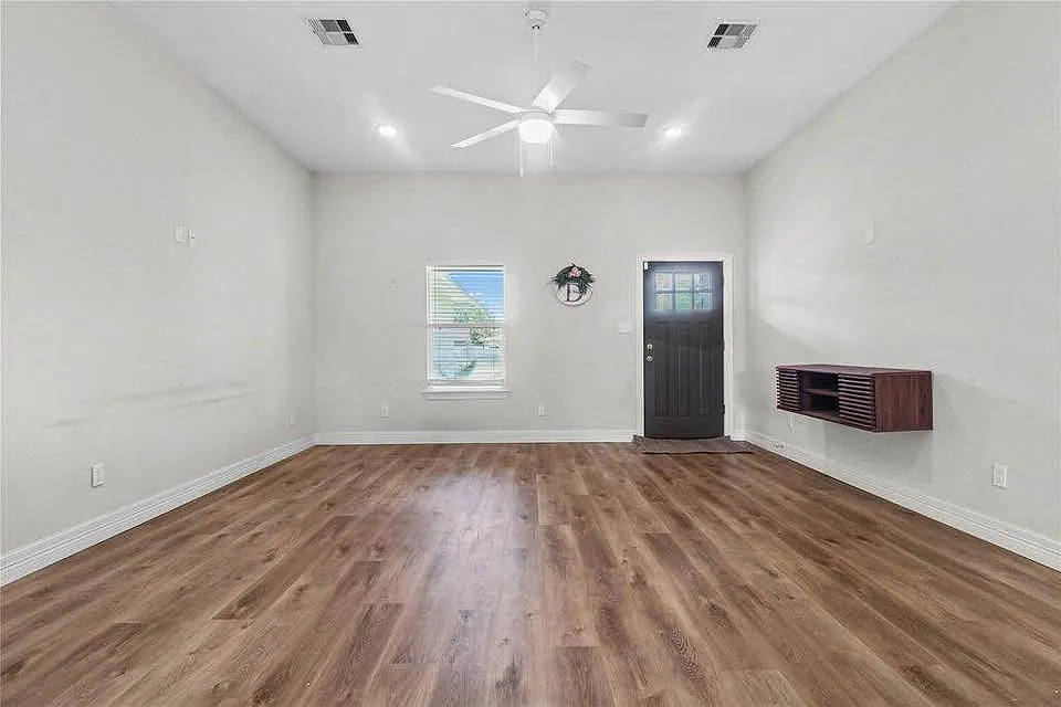 3 bed, 1589 sqft, $1,995 — Photo 4