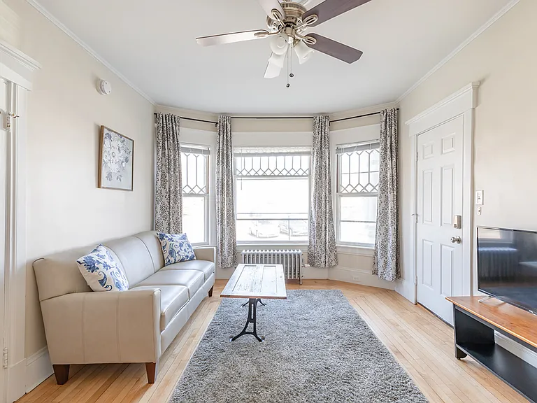 669 Chestnut St — Photo 3
