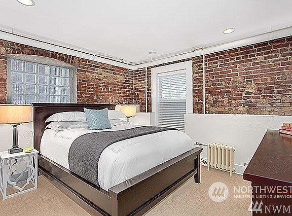Carpeted bedroom>