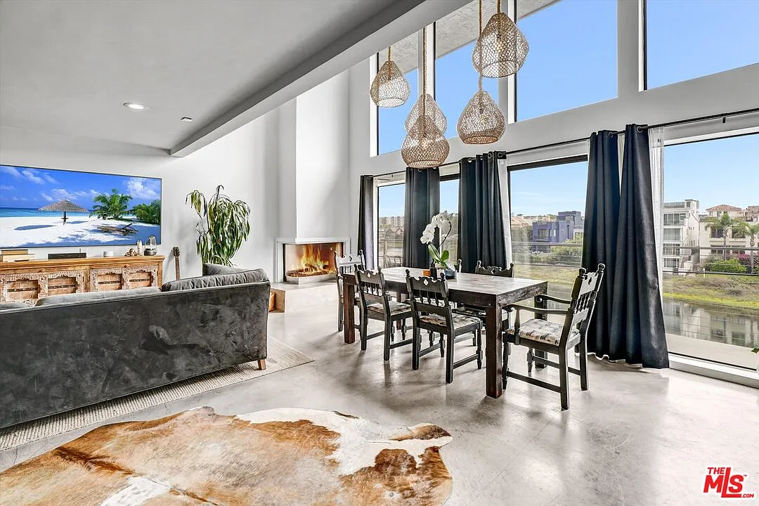 2 bed, 2.0 bath, 2085 sqft, $8,500 — Photo 1