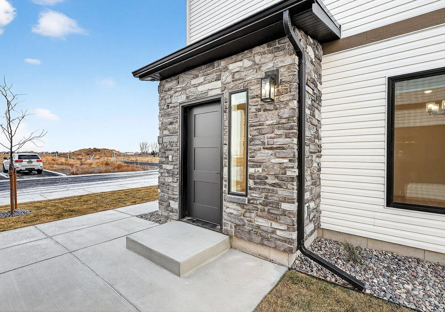 Brand New Modern 3 Bed 2.5 Bath Townhome In Rexburg — Photo 1