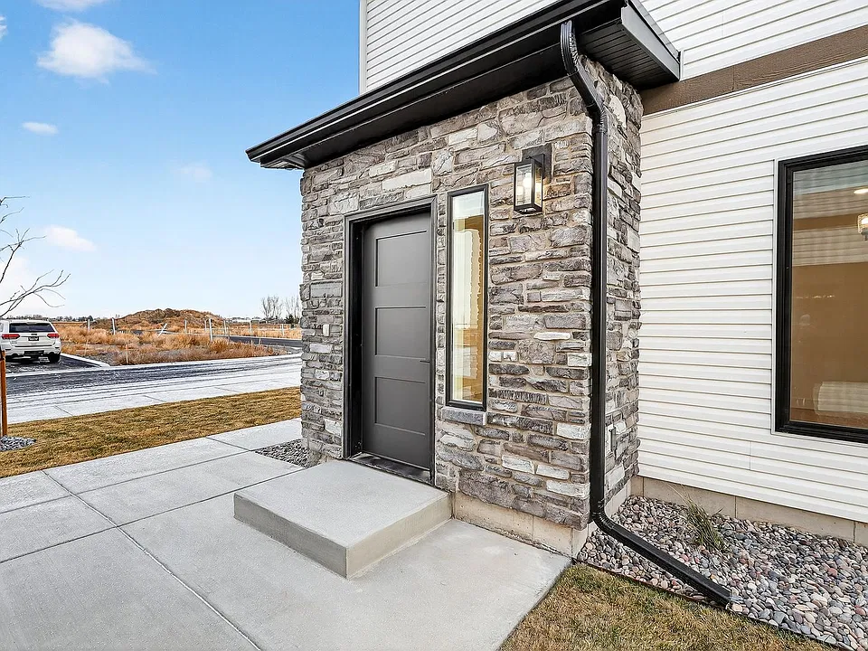 1370 Hidden Brook Dr