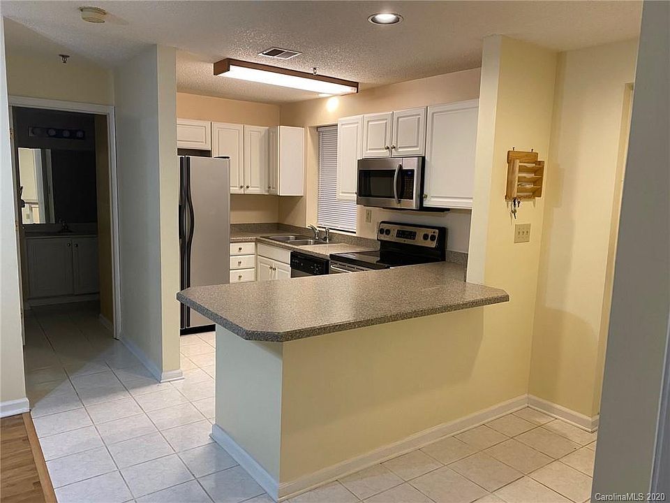 1st image of 211 Heritage Blvd Suite 104