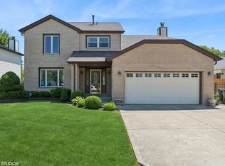 701 Cutter Ln, Elk Grove Village, IL 60007