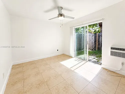 932 Moffett St #3 Photo 1