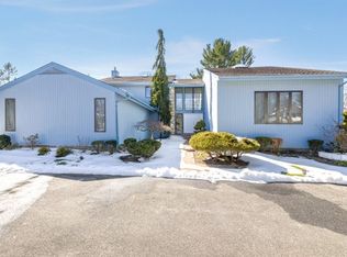 2 Aldgate Dr W, Manhasset, NY 11030