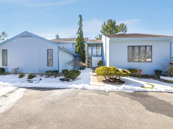 2 Aldgate Dr W, Manhasset, NY 11030