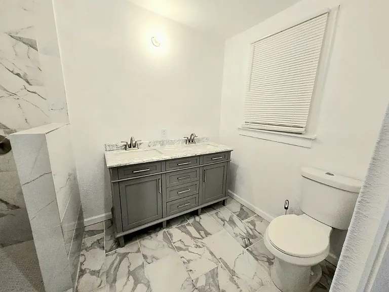 2623 W Houston St — Photo 10