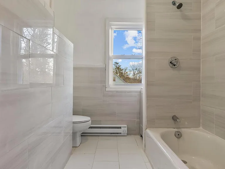 105 Oakridge St #A — Photo 3