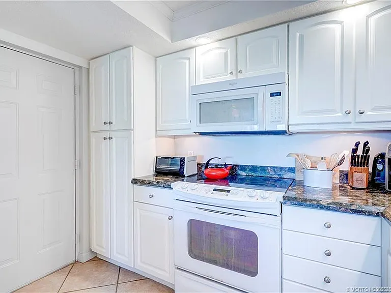 1289 NE Ocean Blvd #2 — Photo 12
