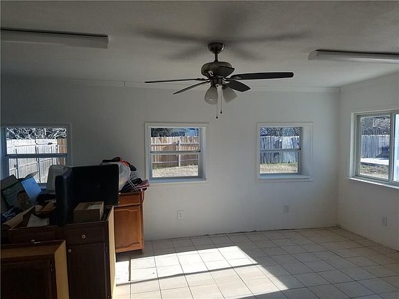 4th image of 4321 Mayflower Dr