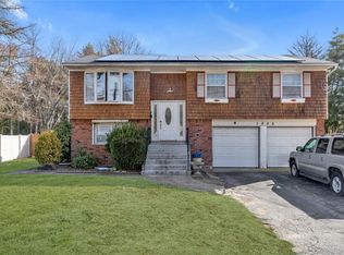 1052 Howells Rd, Bay Shore, NY 11706