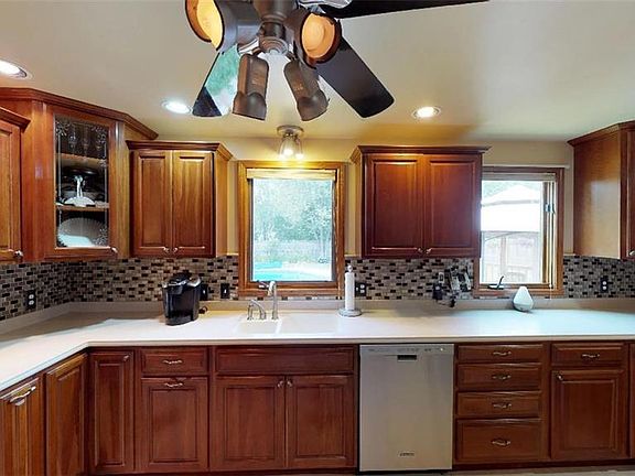 5th image of 164 Colonial Dr
