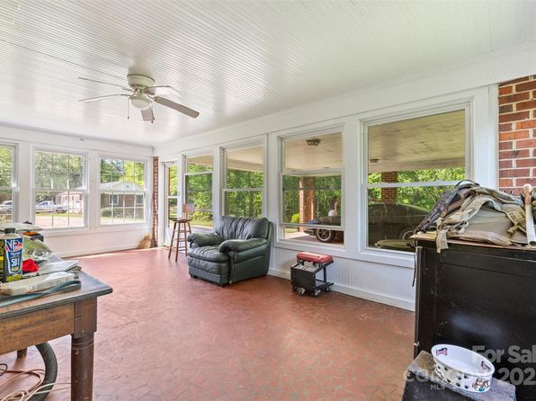 1574 Jarrett Farm Rd, Newton, NC 28658