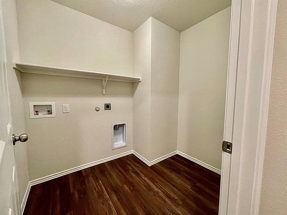 3rd image of 904 Paso Fino Dr
