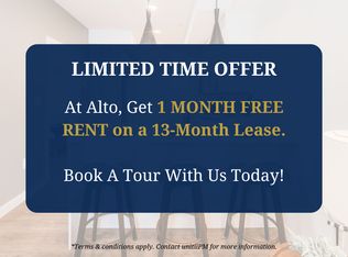 7604 108th St NW, Edmonton, AB T6E3S7