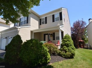 403 Hamilton Dr, Stewartsville, NJ