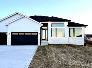 14756 Stonecrop Dr, Urbandale, IA 50323