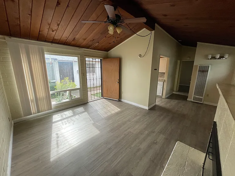 4464 Bond St — Photo 3