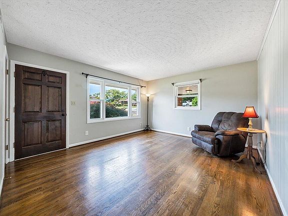 4th image of 5908 Dogwood Ave