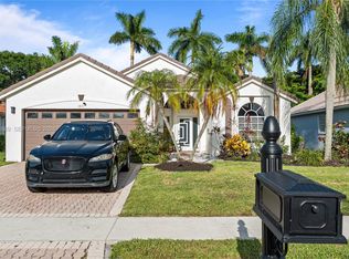 1971 Oak Berry Cir, Wellington, FL 33414