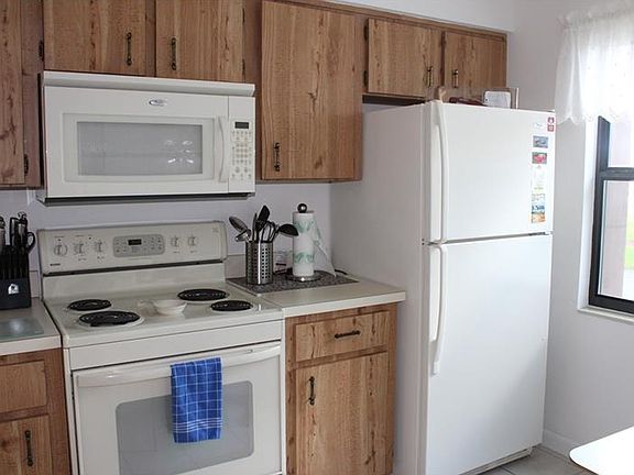 3rd image of 6108 Burnside Cir #F204