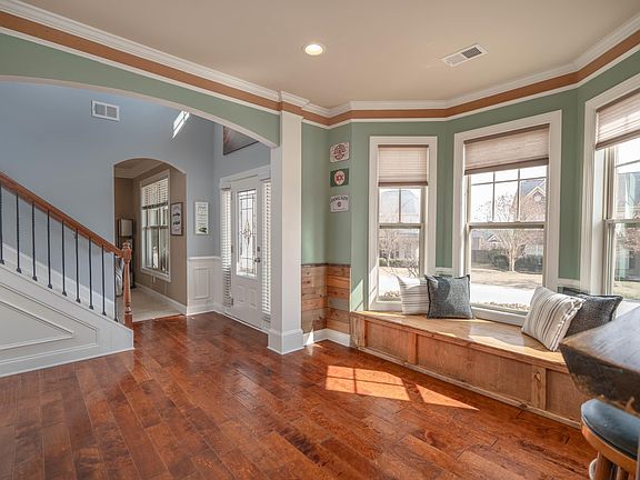 4th image of 427 Crescent River Rd