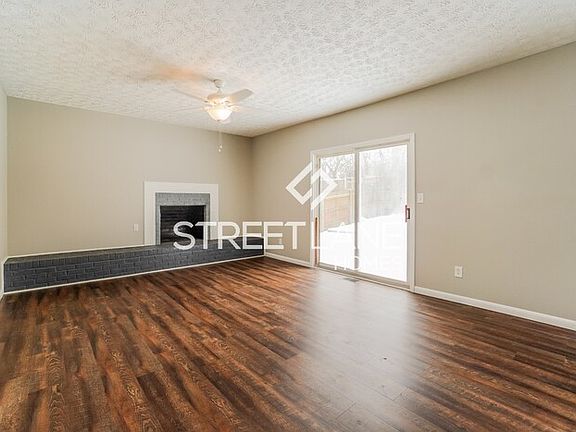 3rd image of 2109 Drumlin Dr