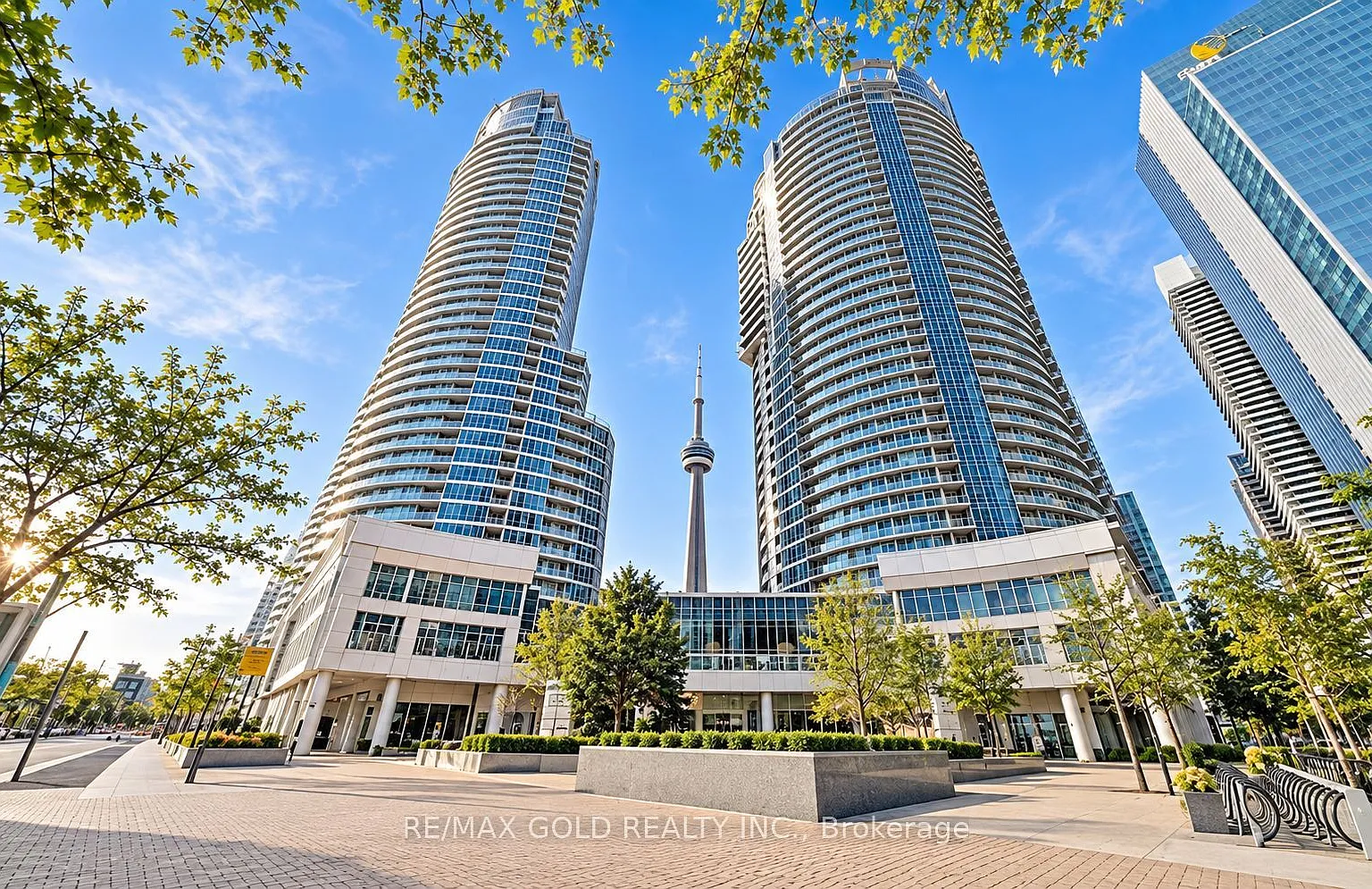8 York St — Photo 1