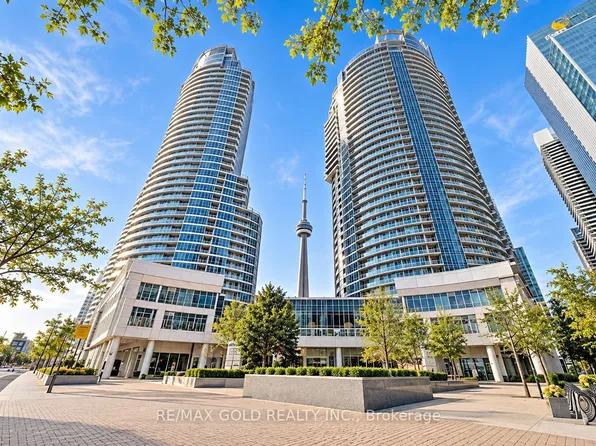 8 York St, Toronto, ON