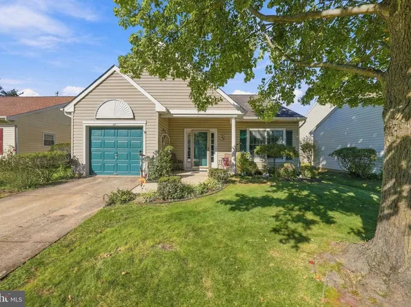 29 Lantern Ln, Columbus, NJ 08022