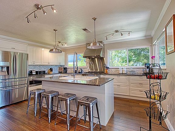 5th image of 111 Burlwood Dr