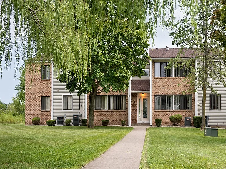 Willow Pond Apartments & Townhouses — Photo 19