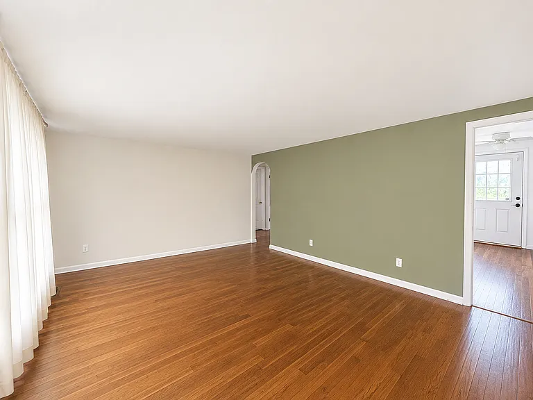 219 S Jefferson St — Photo 2