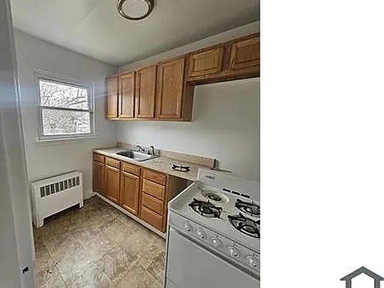Winston Court Apartments — Photo 3