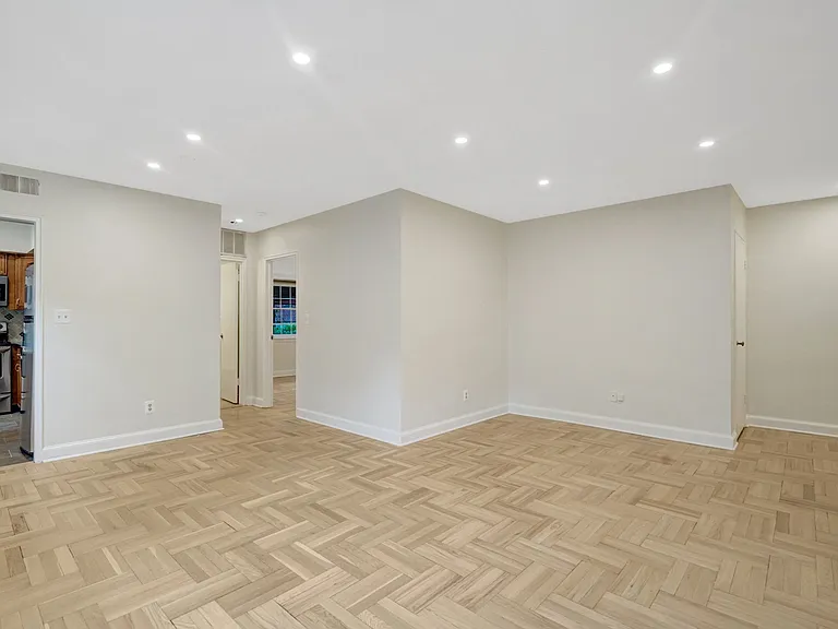 1315 N Ode St #704 — Photo 3