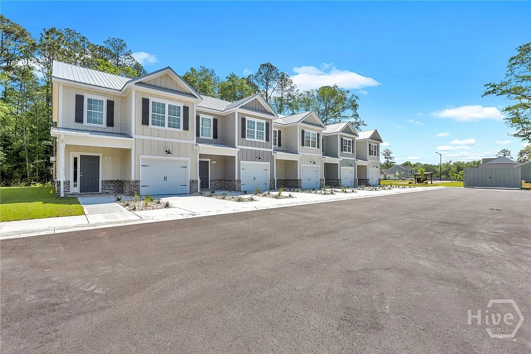 3 bed, 2.5 bath, 1460 sqft, $1,800 — Photo 2