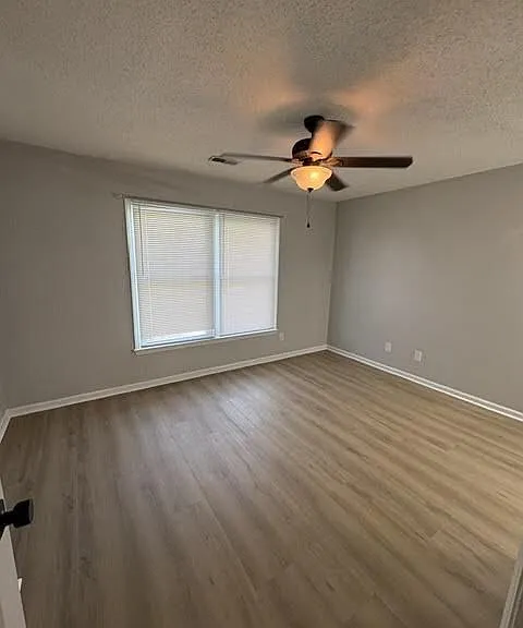 129 W Victoria Ct #E — Photo 11