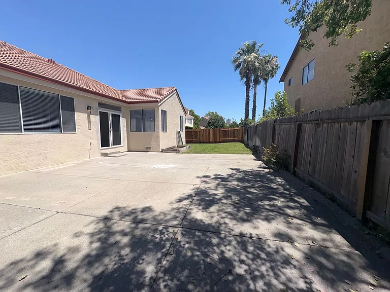 798 Shannon Dr — Photo 32